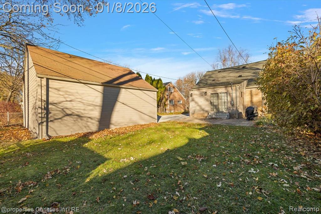13365 Winchester Avenue, Huntington Woods, MI — Photo 44