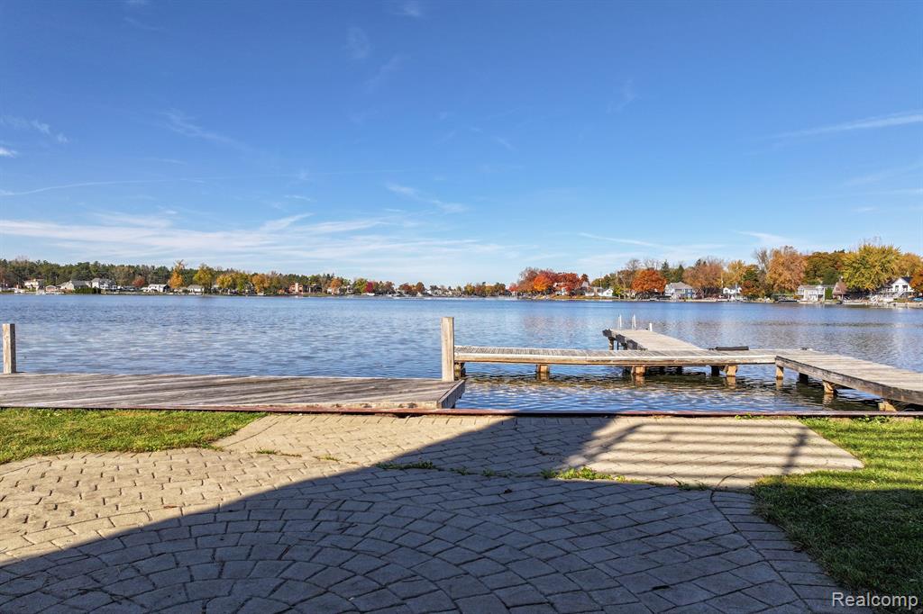2076 S Long Lake Road, Fenton, MI 48430 — Photo 48