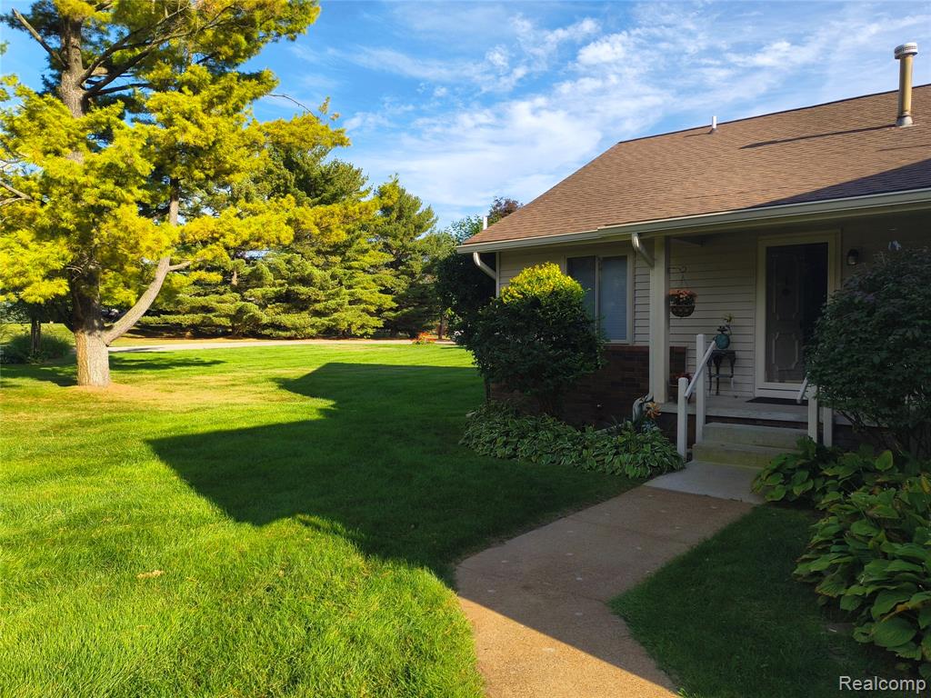 9085 Bavarian Way, Clarkston, MI 48348 — Photo 2