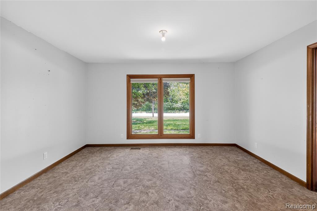 8027 Berkshire Drive, Grosse Ile, MI 48138 — Photo 15
