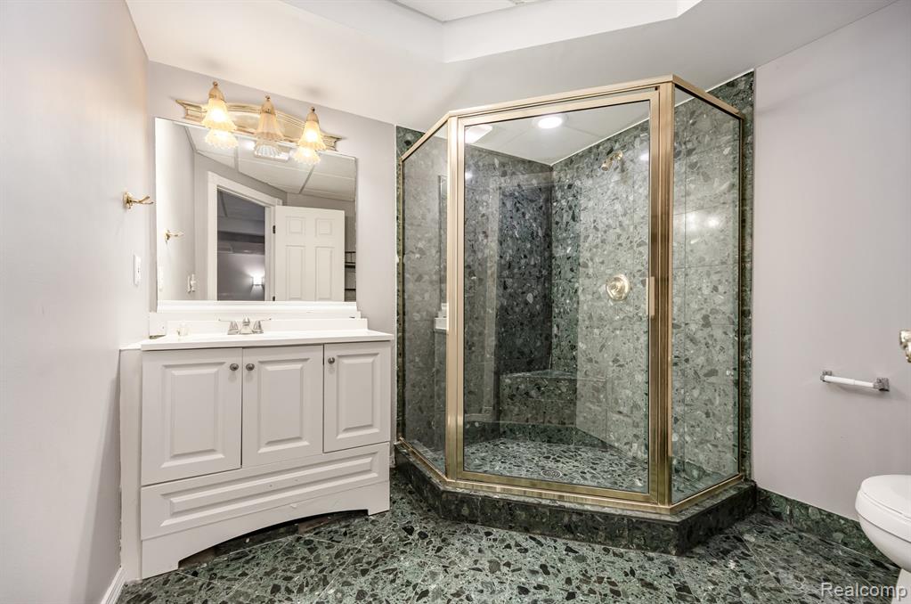 53005 Gregory Drive, Macomb, MI 48042 — Photo 31