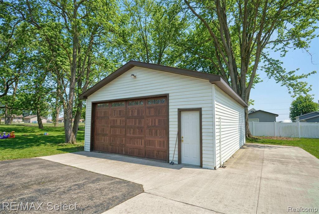 2461 N Long Lake Road, Fenton, MI 48430 — Photo 7