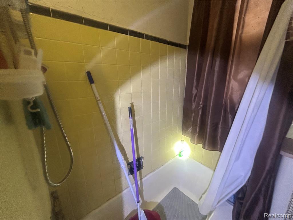 11634 Saint Aubin Street, Hamtramck, MI 48212 — Photo 32