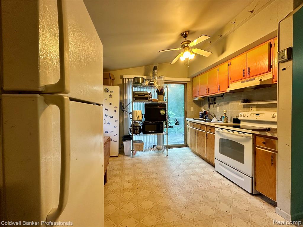 975 Boshaw Drive, Attica, MI 48412 — Photo 9