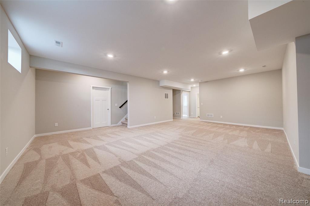 677 Round Rock Dr, Howell, MI 48843 — Photo 31