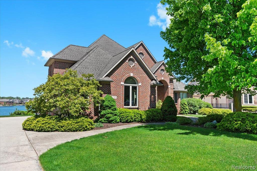 10587 LIGHTHOUSE, South Lyon, MI 48178 — Photo 2