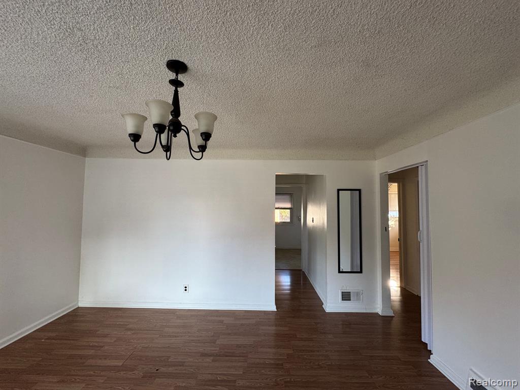 6922 MAYBURN Street, Dearborn Heights, MI 48127 — Photo 4