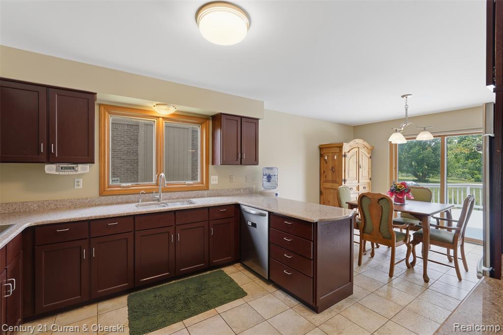 30785 Mystic Forest Drive, Farmington, MI 48331 — Photo 11
