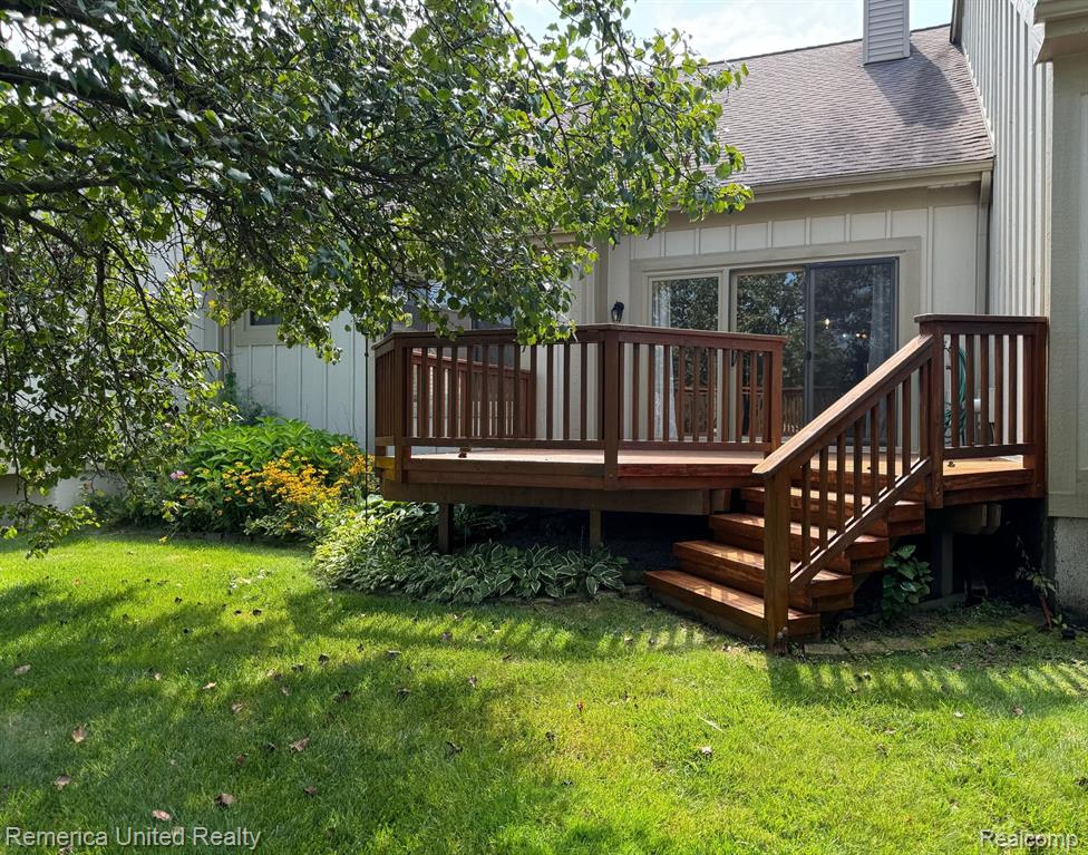 2781 HONEY SUCKLE Court, Wixom, MI 48393 — Photo 23