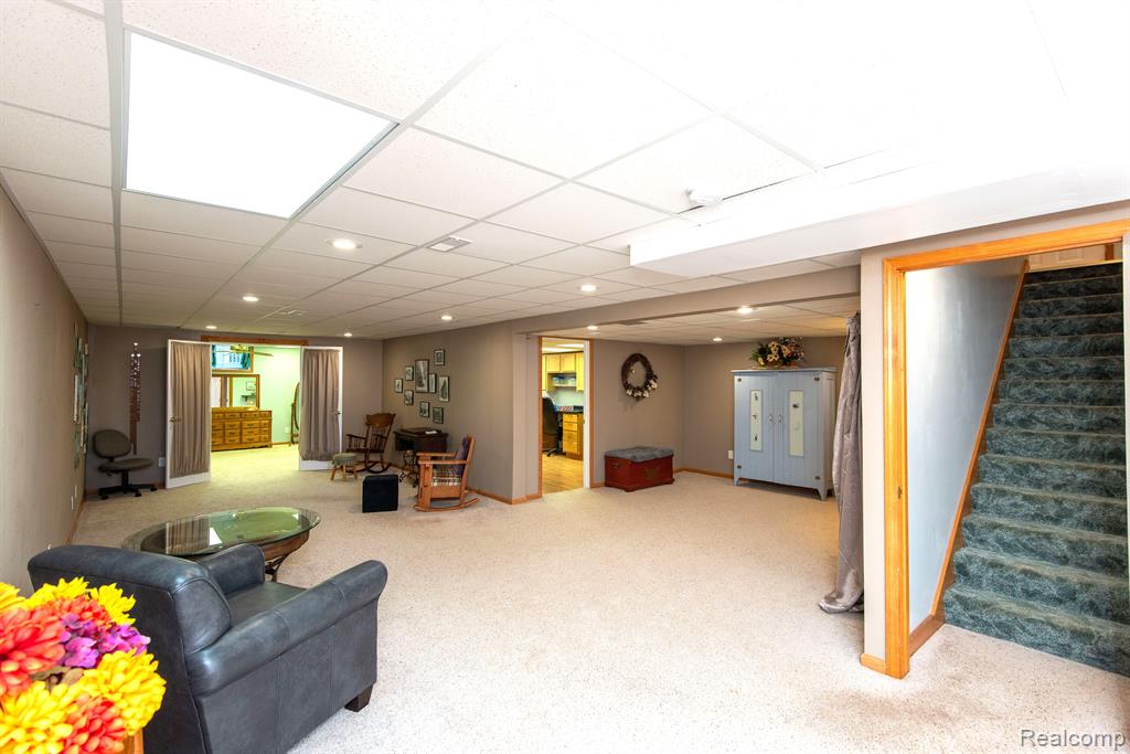 906 VILLAGE Drive, Davison, MI 48423 — Photo 37
