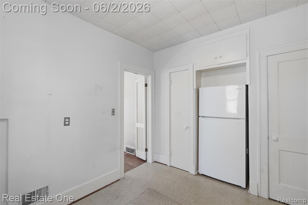 8606 Hendrie Boulevard, Huntington Woods, MI — Photo 15