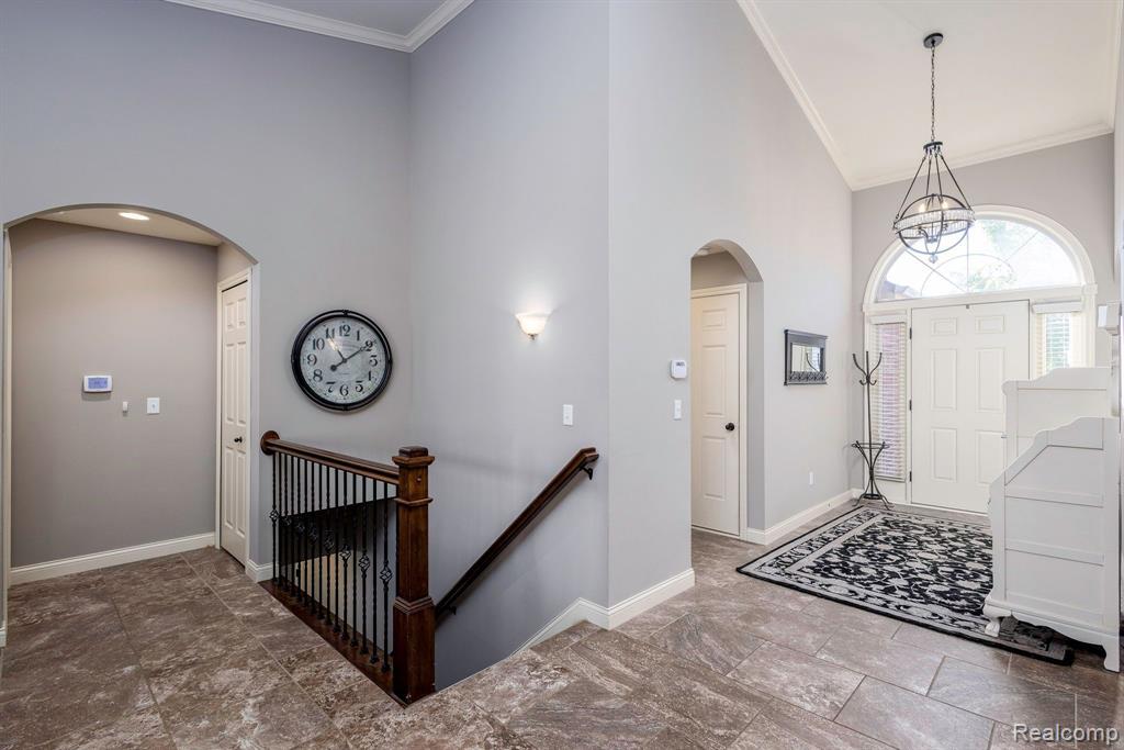 5687 GREGORY Drive, Utica, MI 48317 — Photo 7