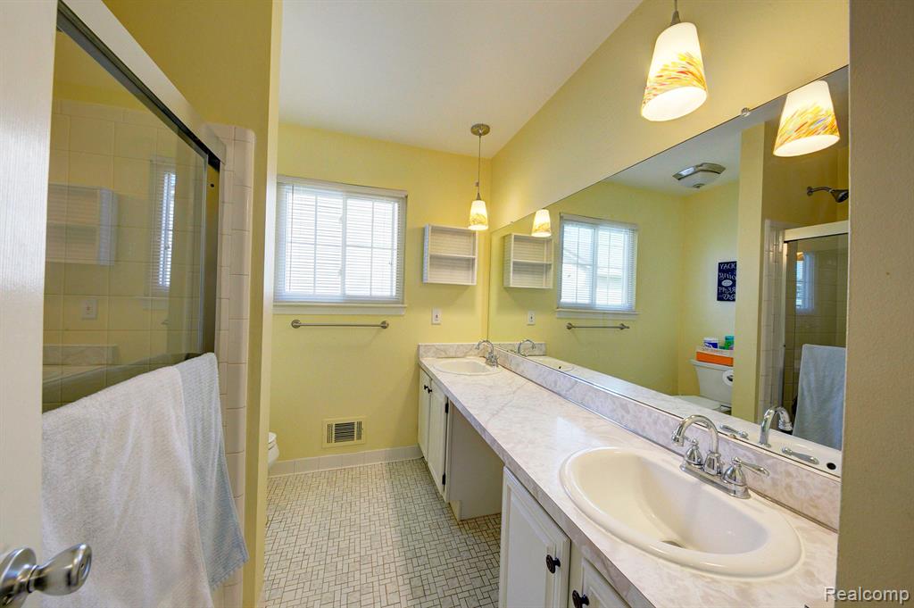 42582 WOODBRIDGE Drive, Canton, MI 48188 — Photo 20