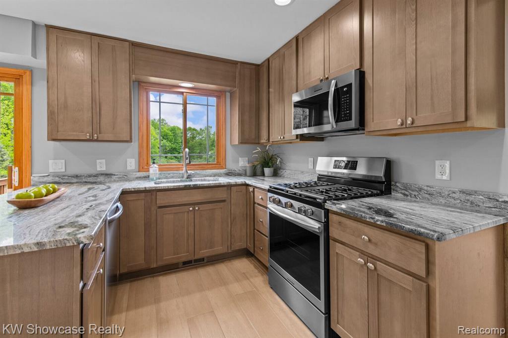4900 GRASS LAKE Road, White Lake, MI 48383 — Photo 11