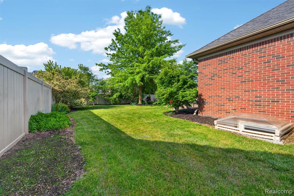 25820 Timber Creek Lane, Flat Rock, MI 48134 — Photo 31