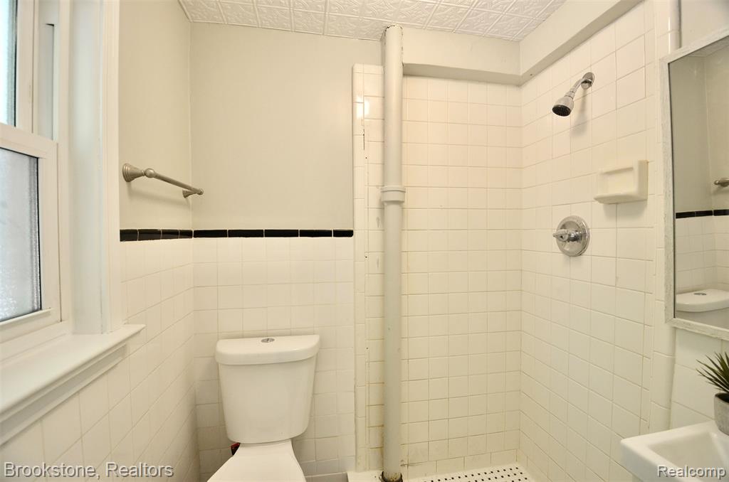 7565 Old Pond Drive, Clarkston, MI 48348 — Photo 38
