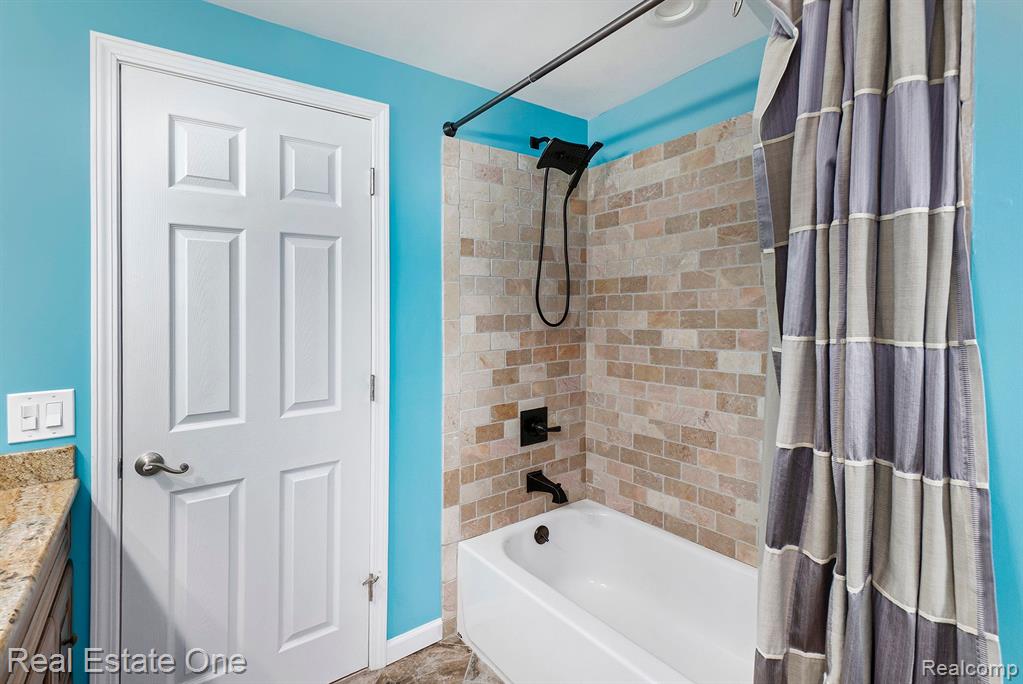994 HAMPSTEAD Lane, Rochester Hills, MI 48309 — Photo 19