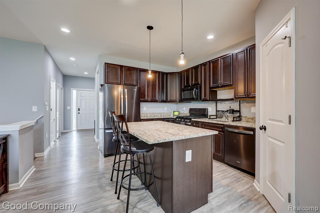 2763 AMBASSADOR Drive, Ypsilanti, MI 48198 — Photo 9