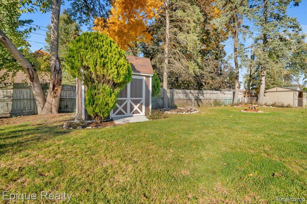 8156 Kenwick Drive, White Lake, MI — Photo 40
