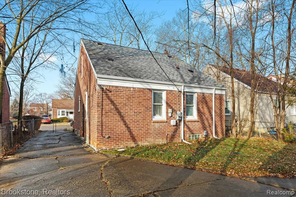 7690 Heyden Street, Detroit, MI 48228 — Photo 2