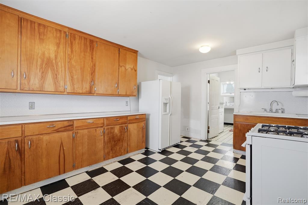 226 Franklin Street, Milford, MI 48381 — Photo 12