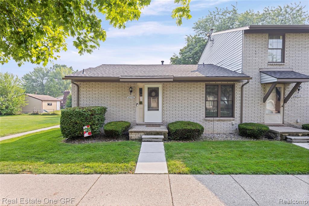 48558 Sugarbush, Chesterfield, MI 48047 — Photo 2
