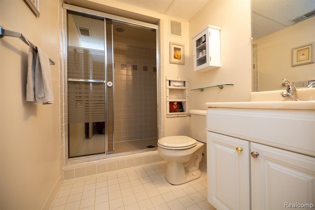 6926 Alden Drive, West Bloomfield, MI 48324 — Photo 37