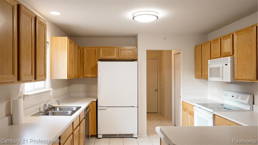 4193 Shorebrook Drive, #68, Sterling Heights, MI 48314 — Photo 16