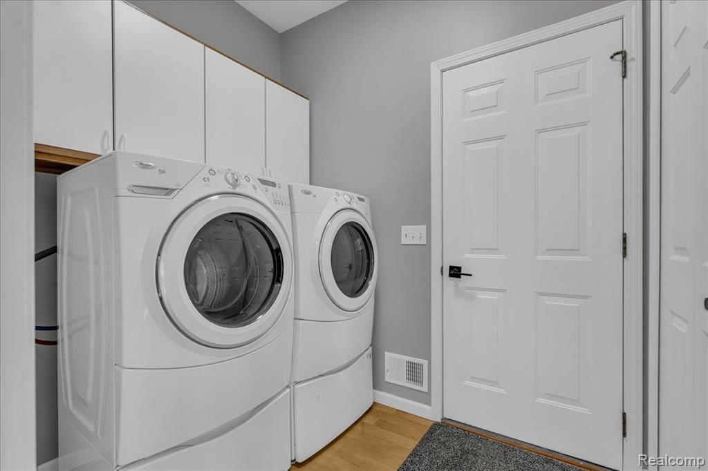 8327 Parkside Drive, Grand Blanc, MI 48439 — Photo 19