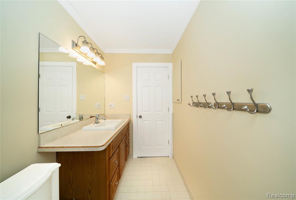 7806 Circle Boulevard, West Bloomfield, MI 48323 — Photo 16