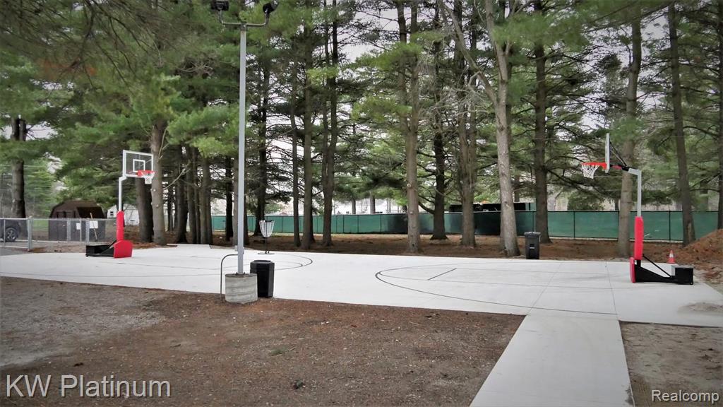 8826 Gratiot Avenue, Columbus, MI — Photo 16