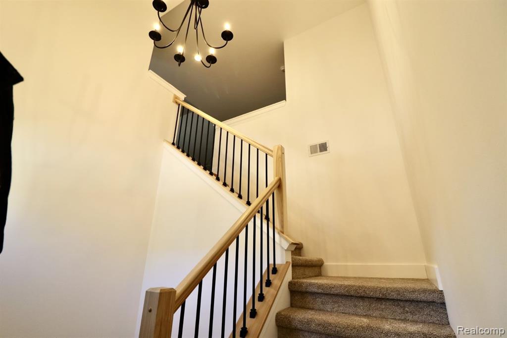 521 MULBERRY Street, Wyandotte, MI 48192 — Photo 3