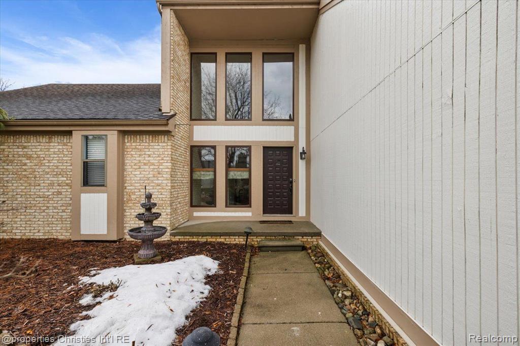 8241 LAKE PINE Drive, Commerce Twp, MI 48382 — Photo 59