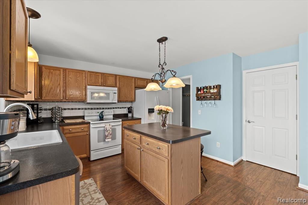 5071 Meadow Crest Circle, Holly, MI 48442 — Photo 9