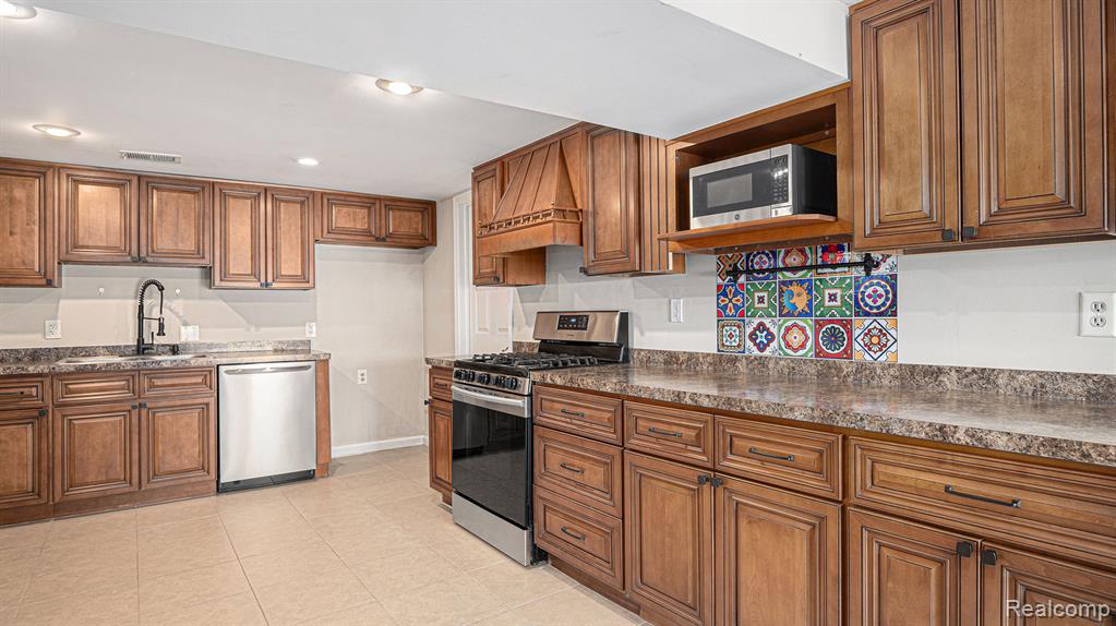 6288 Buckshore Drive, Whitmore Lake, MI 48189 — Photo 20
