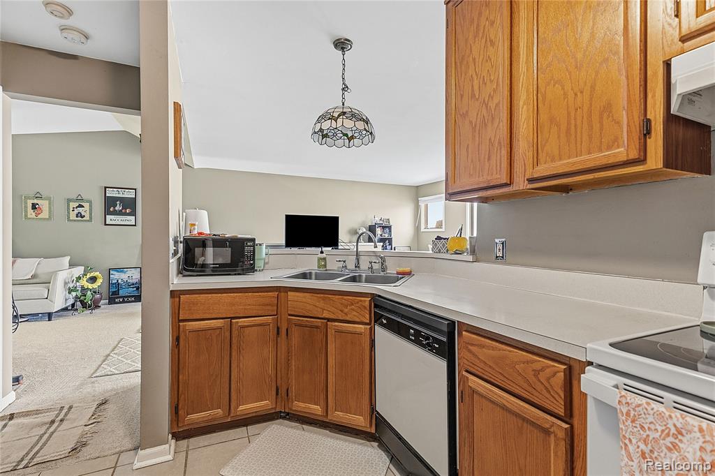 42 Rosebud Lane, Mount Clemens, MI 48043 — Photo 10