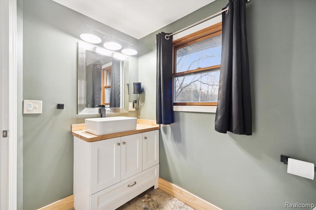 10524 N ANTCLIFF Road, Fowlerville, MI 48836 — Photo 20