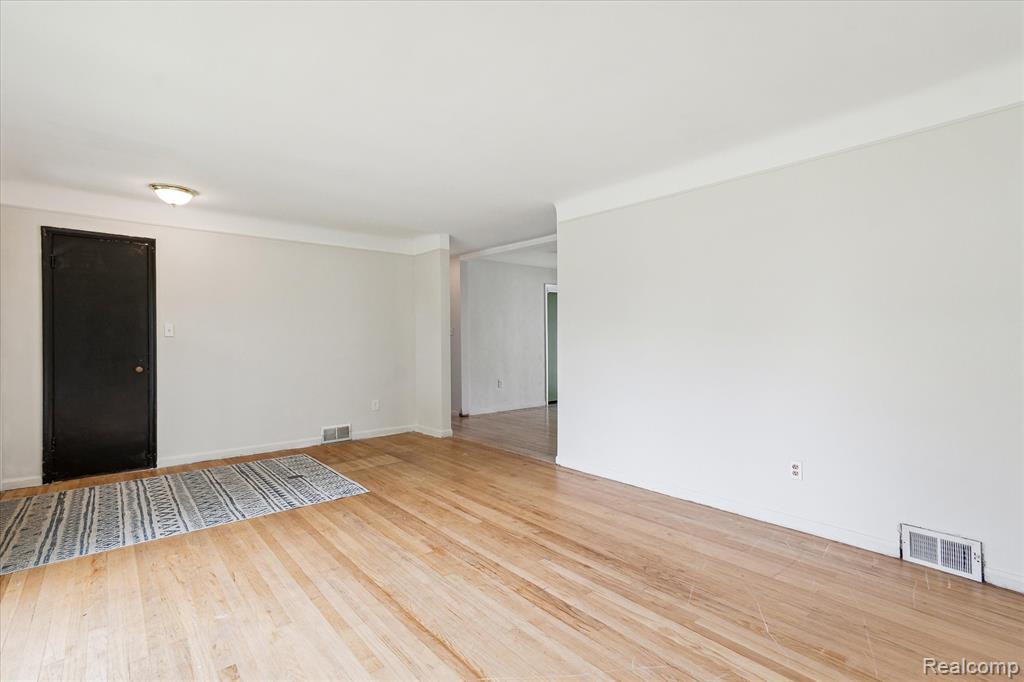 8242 MONROE Boulevard, Taylor, MI 48180 — Photo 5