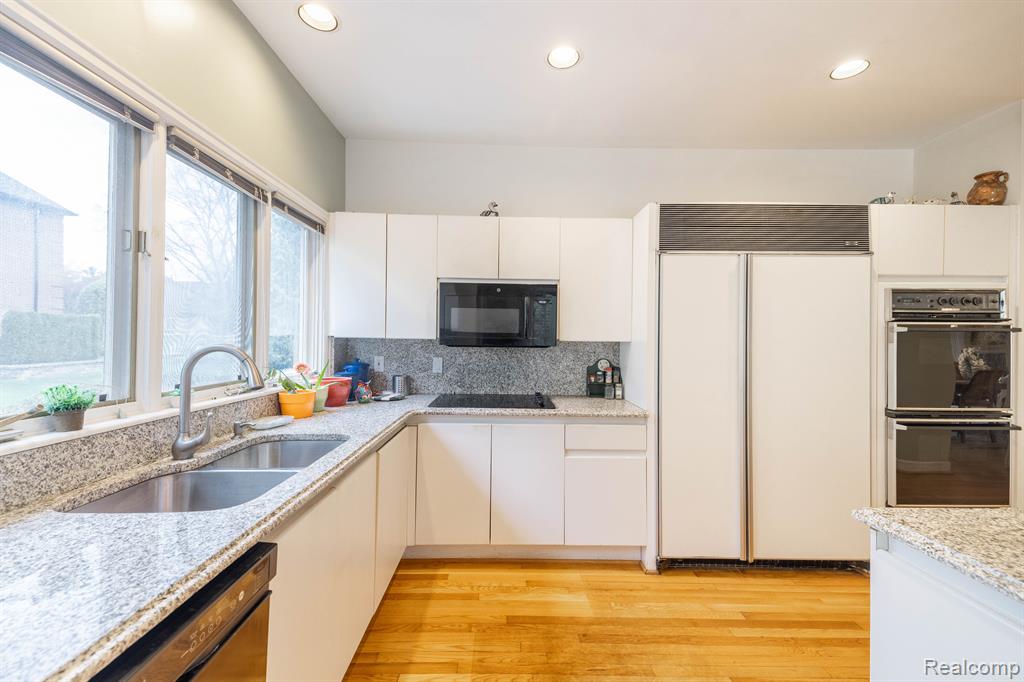 4599 RAVINE Drive, Bloomfield Hills, MI 48301 — Photo 16