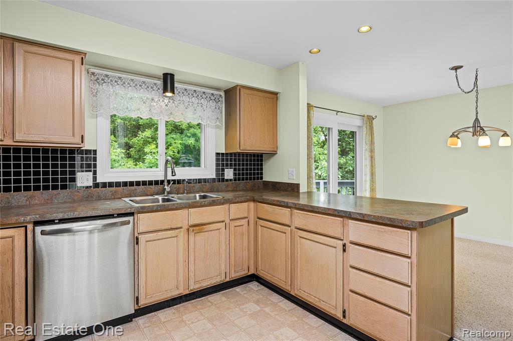 4642 Ponderosa Street, Commerce Twp, MI 48382 — Photo 13