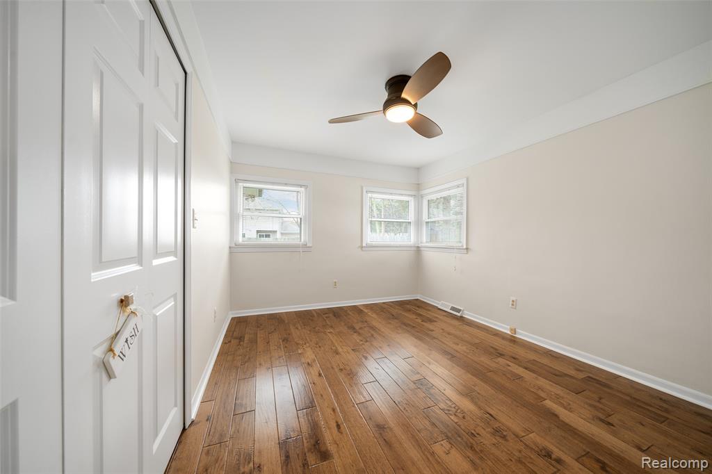 8603 Hibbing Street, Commerce Twp, MI 48382 — Photo 13