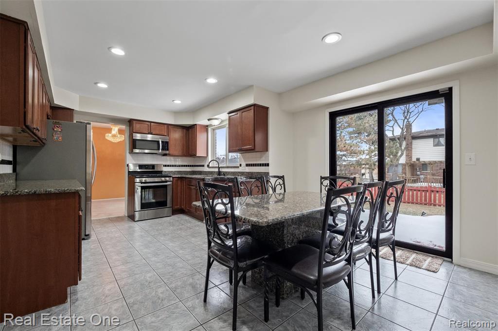 4469 Ardmore Drive, Sterling Heights, MI 48310 — Photo 11