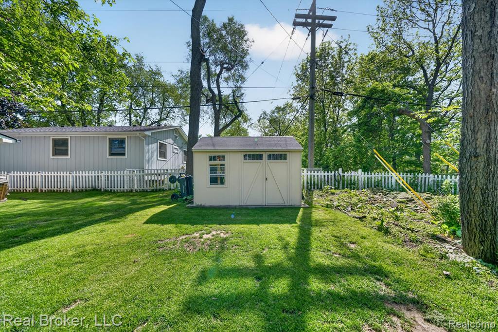 6551 Duffield Street, West Bloomfield, MI 48324 — Photo 25