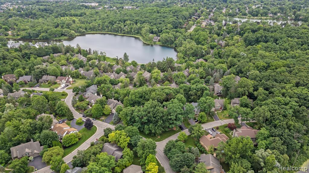 4730 Mirror Lake Drive, West Bloomfield, MI 48323 — Photo 33