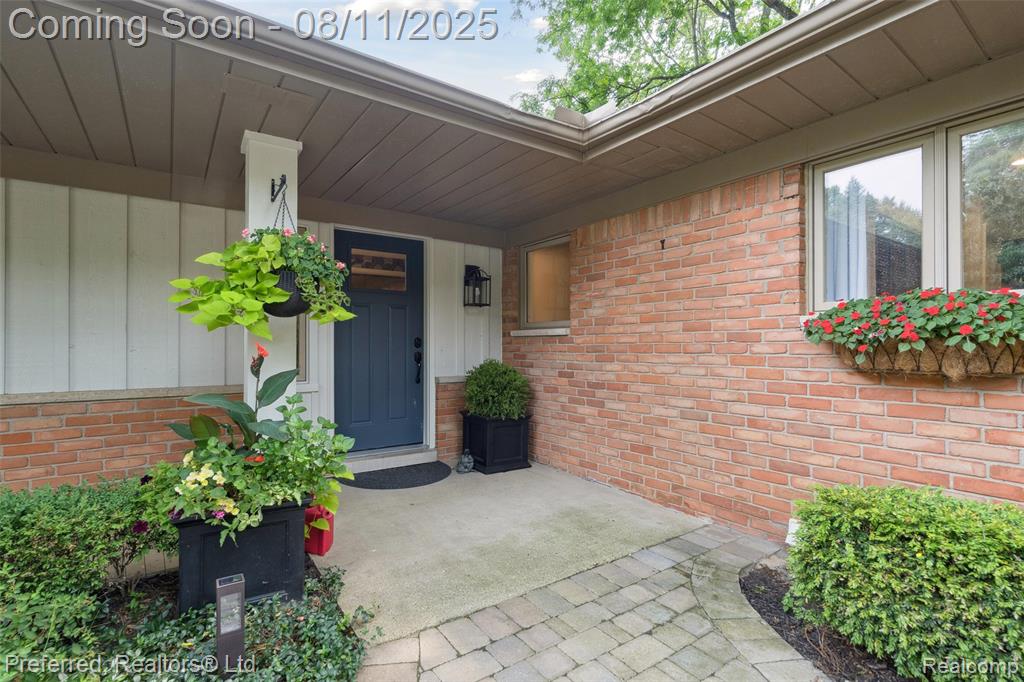 562 Burns Road, Milford, MI 48381 — Photo 5