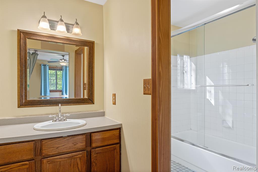 4471 SPRING OAKS Lane, Brighton, MI 48114 — Photo 17