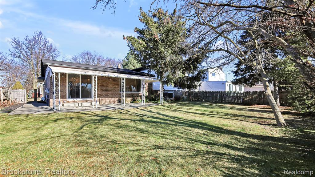 4990 SURREY Drive, Sterling Heights, MI 48310 — Photo 25