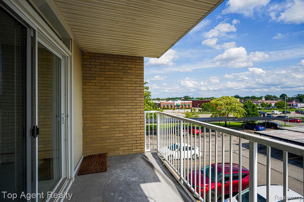 4905 CROOKS Road, B10, Royal Oak, MI 48073 — Photo 10