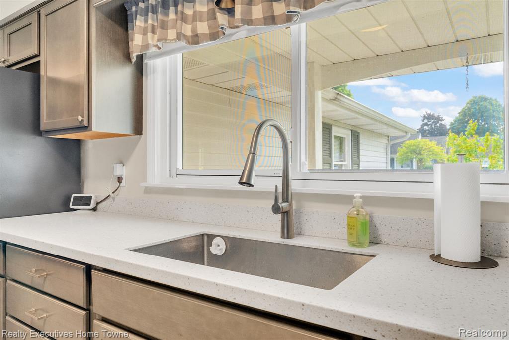 4244 Fairway Drive, Fort Gratiot, MI 48059 — Photo 13