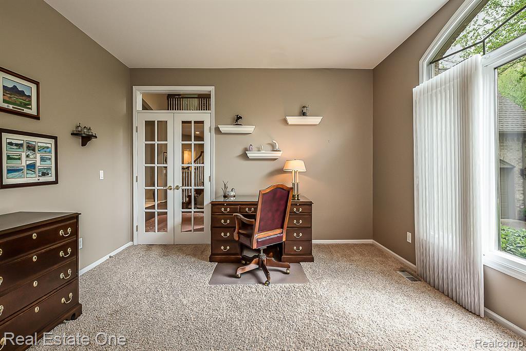 8444 CLIMBING Way, Pinckney, MI 48169 — Photo 32